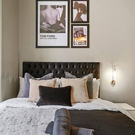 Lovely Central Wakefield Apartment - Parking Exterior foto