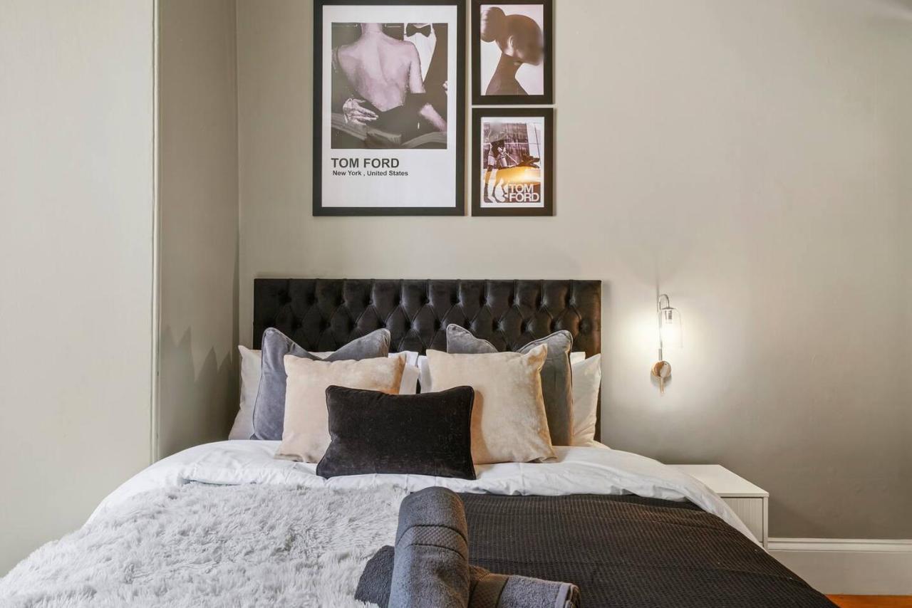 Lovely Central Wakefield Apartment - Parking Exterior foto