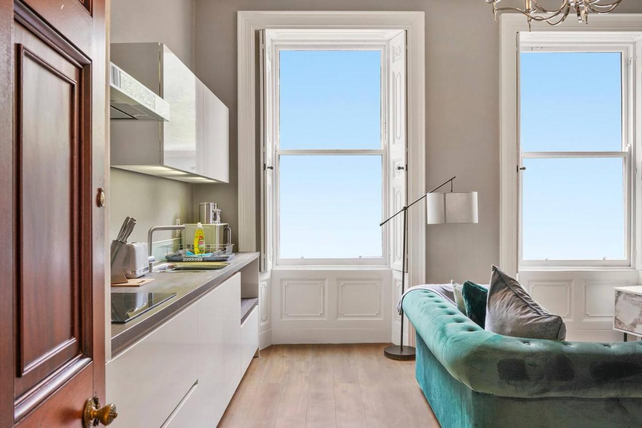 Lovely Central Wakefield Apartment - Parking Exterior foto