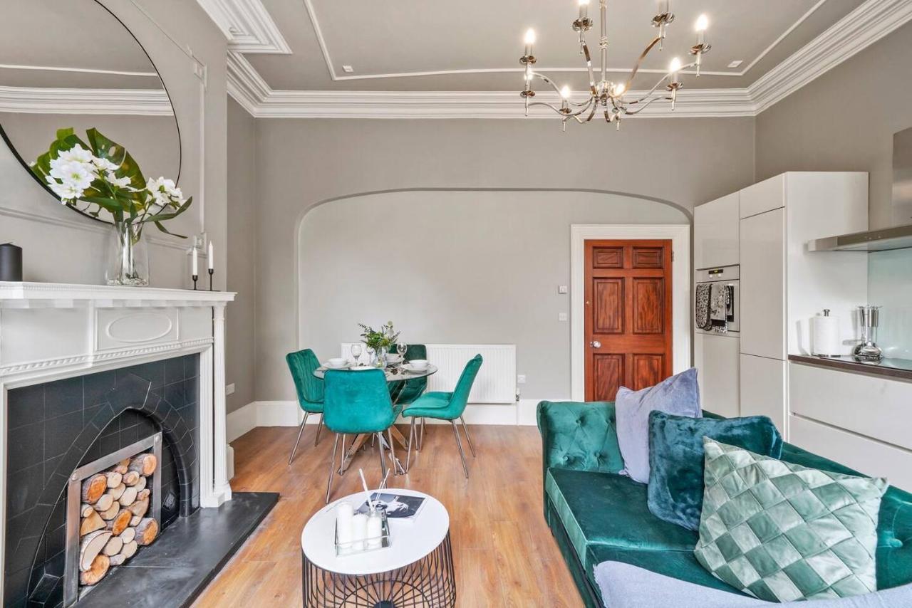 Lovely Central Wakefield Apartment - Parking Exterior foto